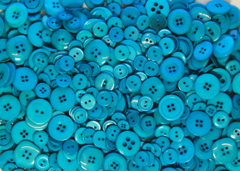 Pack of 25g - TEAL BLUE Buttons - Mixed Sizes for Sewing and Crafting ...